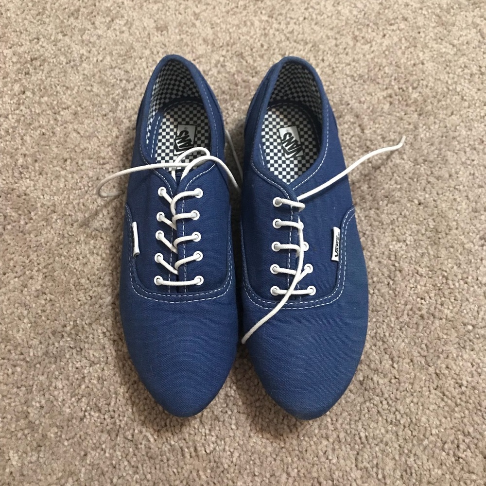 Size 6 pointy toed vans